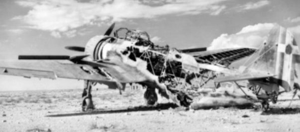 Разбитые итальянские истребители в Ливии. 1940 г.