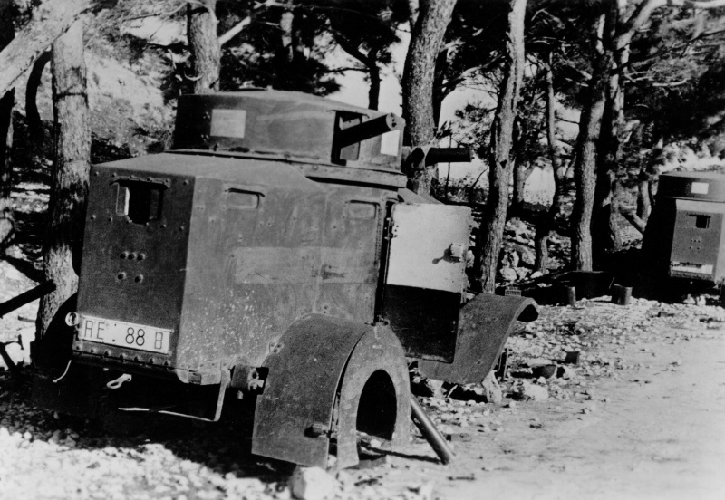 Бронеавтомобили Lancia, брошенные на острове Самос. Январь 1944 г. 