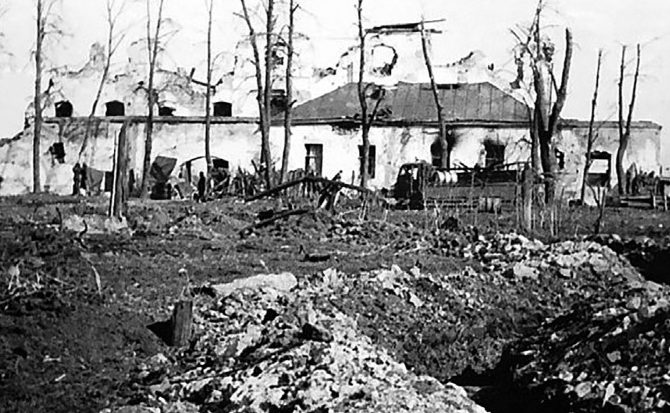 Полевые укрепления в городе. Март 1943 г.