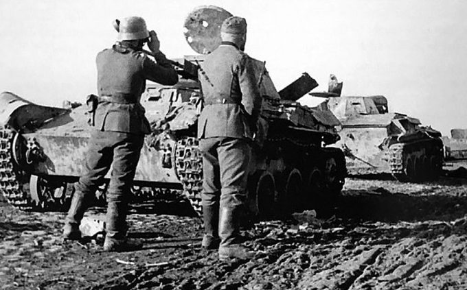 Разбитая колонна советских танков «Т-60». Май 1943 г. 