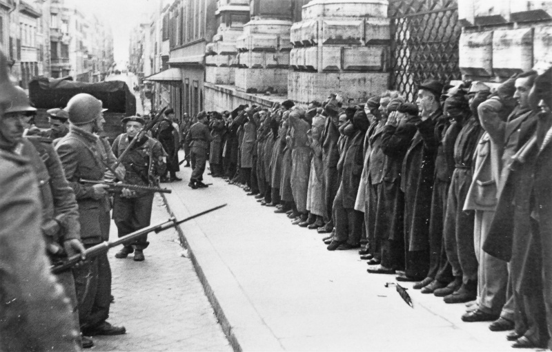 Заложники, арестованные немецкой и итальянской полицией в Риме. 24 марта 1944 г. 