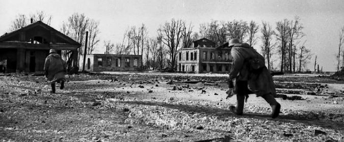 Немецкие солдаты ведут бой в центре города Февраль 1944 г.