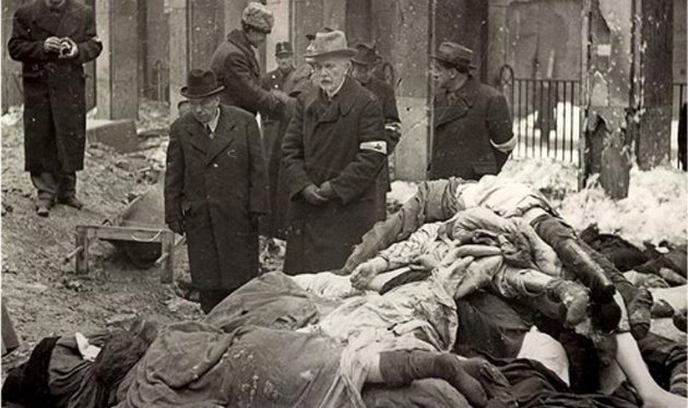Тела убитых евреев в гетто Будапешта. Январь 1945 г.
