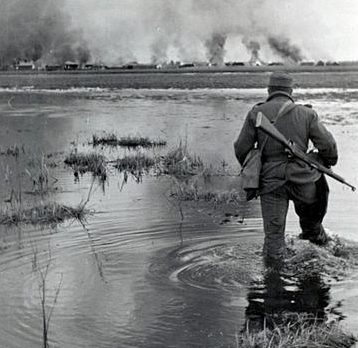 Форсирование реки на Восточном фронте. 1942 г.