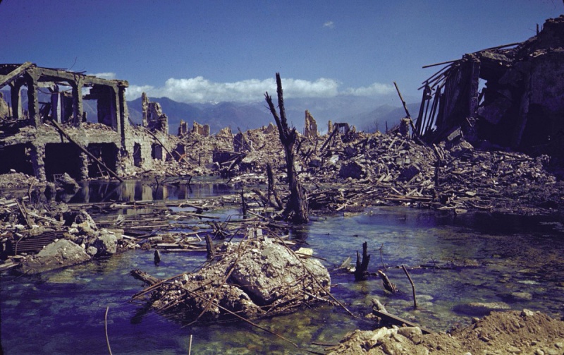 Панорама разрушенного итальянского города Кассино после взятия союзниками. Май 1944 г.