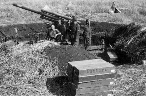Венгерская зенитная батарея в полевых условиях на Восточном фронте. 1942 г.