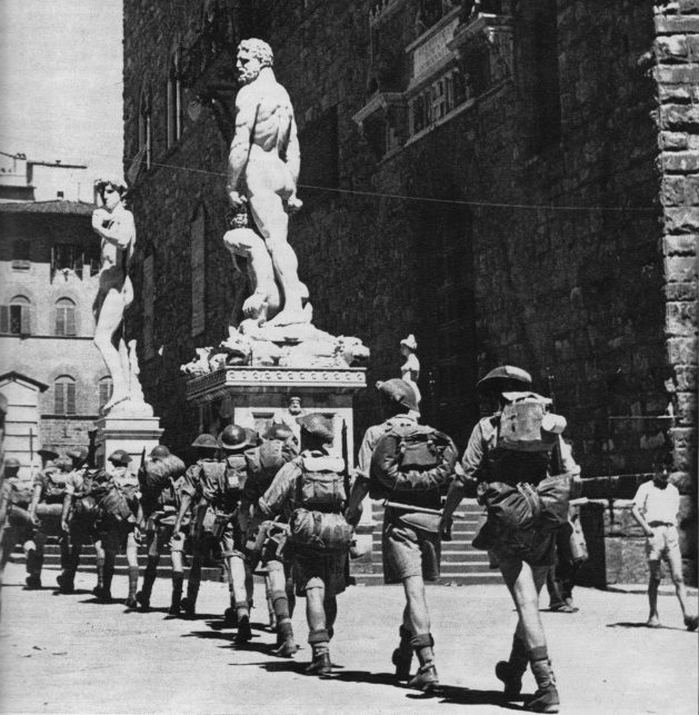 Английские войска занимают Флоренцию. Август 1944 г. 