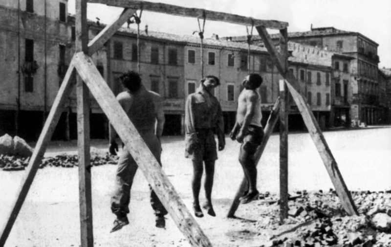 Три итальянских партизана казнены в Римини. Август 1944 г.