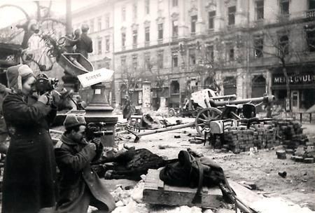 Советские кинодокументалисты в Будапеште. Февраль 1945 г. 