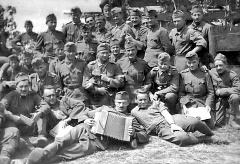 Немецкие и венгерские солдаты на Восточном фронте. Лето 1942 г.