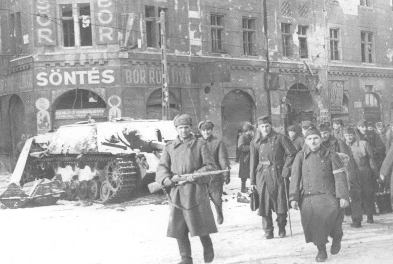 Венгерские военнопленные в Будапеште. Февраль 1945 г.