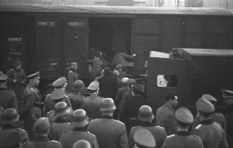 Депортация евреев из Марселя. 1943 г. 