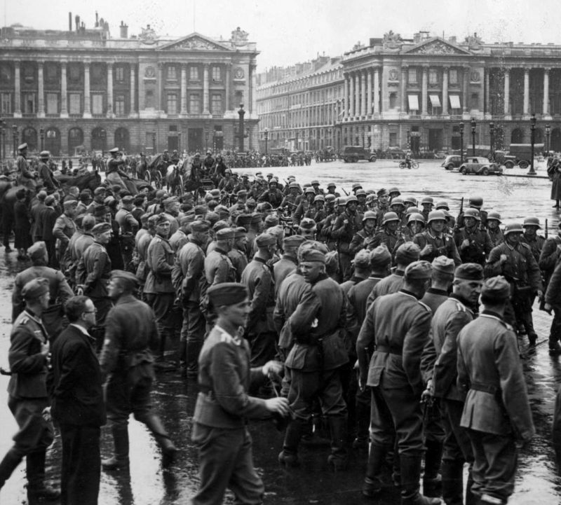 Немецкие солдаты на площади Согласия в Париже. Июнь 1940 г.