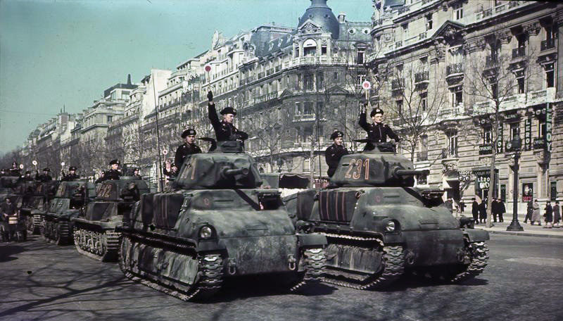 Парад немецких войск в захваченном Париже. Июнь 1940 г. 
