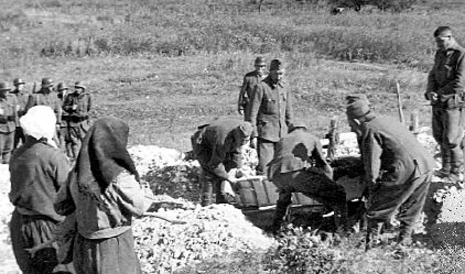 Похороны венгерских солдат на берегу Дона. Сентябрь 1942 г.
