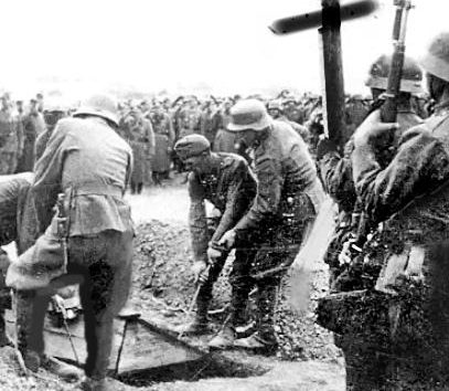 Похороны венгерских солдат на берегу Дона. Сентябрь 1942 г.
