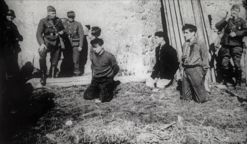 Схваченные французские партизаны перед казнью в Сент-Эжене. 28 марта 1944 г. 