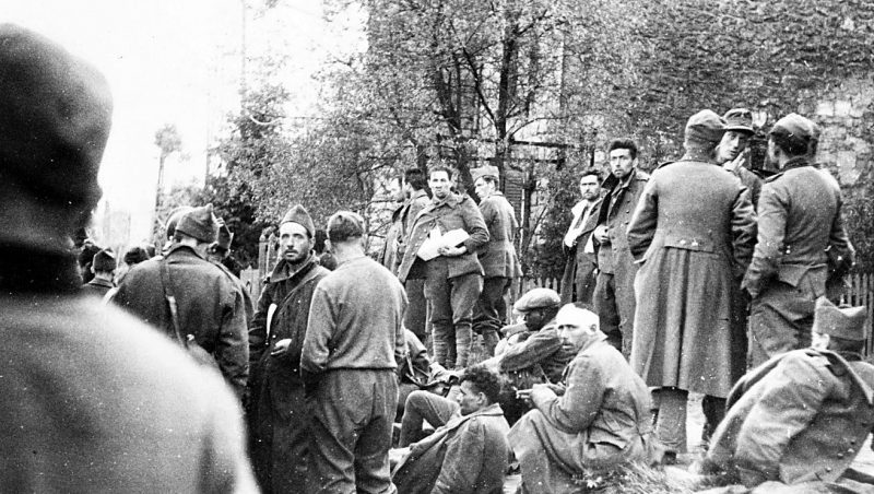Пленные французские солдаты. Июнь 1940 г. 