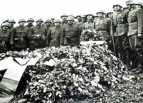 Похороны венгерских офицеров на берегу Дона. Сентябрь 1942 г.