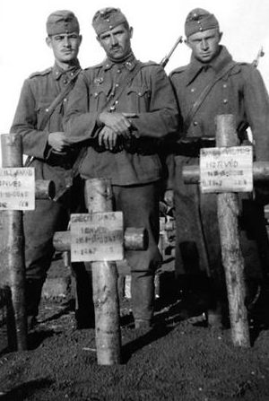 Могилы венгерских солдат у Дона. 1942 г. 