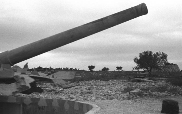 Орудия немецких береговых батарей Атлантического вала. Апрель 1944 г.