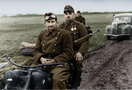 Венгерские солдаты в поле на Восточном фронте. Сентябрь 1942 г.