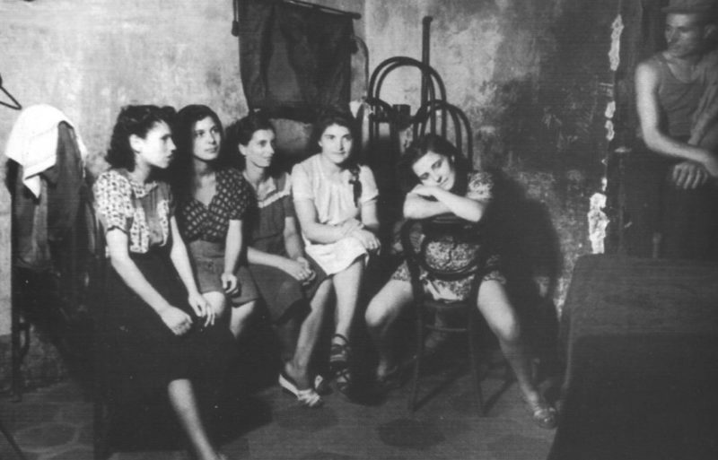 Девушки из борделя Неаполя. 1945 г.