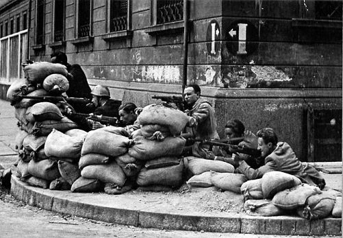 Участники итальянского движения сопротивления в Милане. Апрель 1945 г. 