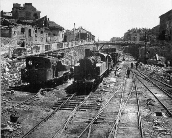 Разрушенный вокзал Будапешта. Май. 1945 г.