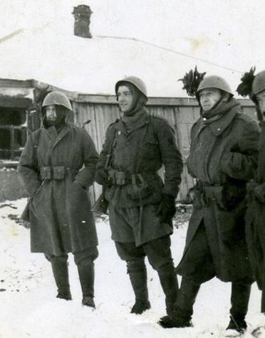Солдаты корпуса Берсальери на Восточном фронте. Декабрь 1941 г.