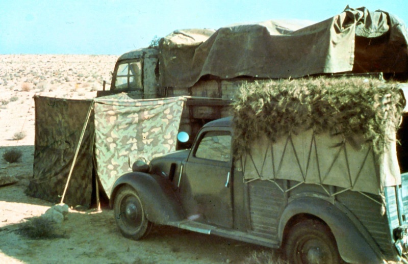 Итальянские автомобили в Северной Африке. 1941 г. 