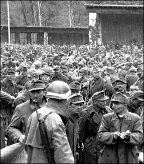 Венгерские войска в американском плену. 1945 г.