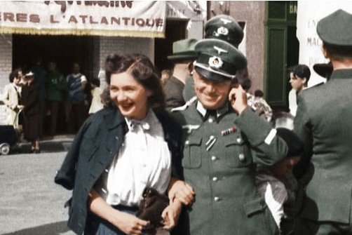 Солдаты Вермахта в Париже. Июль 1940 г. 