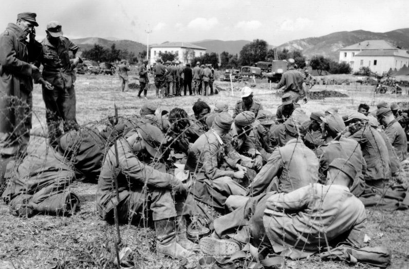 Немецкие и итальянские пленные на французском острове Эльба. Июнь 1944 г.