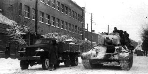 Красная Армия входи в город. Февраль 1944 г.