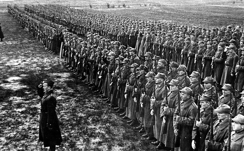 «Армия Андерса» перед убытием из России на помощь англичанам. 1942 год.