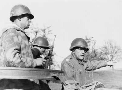 Борис Паш (справа) во время операции «Харборадж» в апреле 1945 года в Хехингене. 