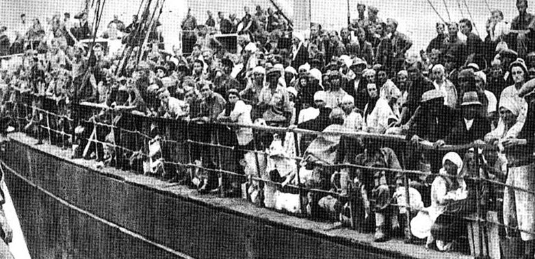 Судно с «армией Андерса» и гражданскими беженцами прибывает в Иран из Советского Союза. 1942 г. 