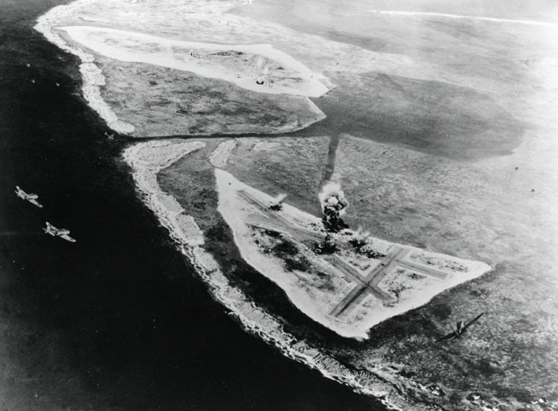 Диорама, изображающая воздушную атаку на Мидуэй утром 4 июня 1942 года.