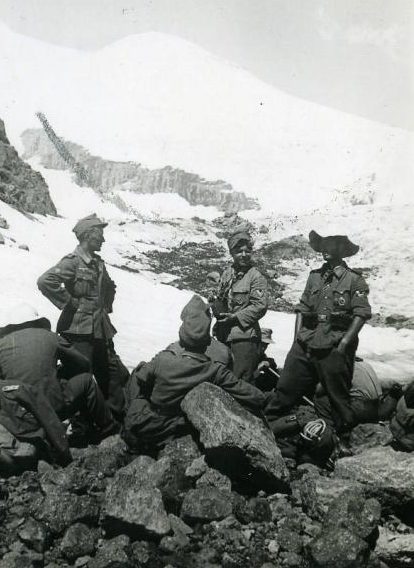 Немецкие горные стрелки во время восхождения на Эльбрус.