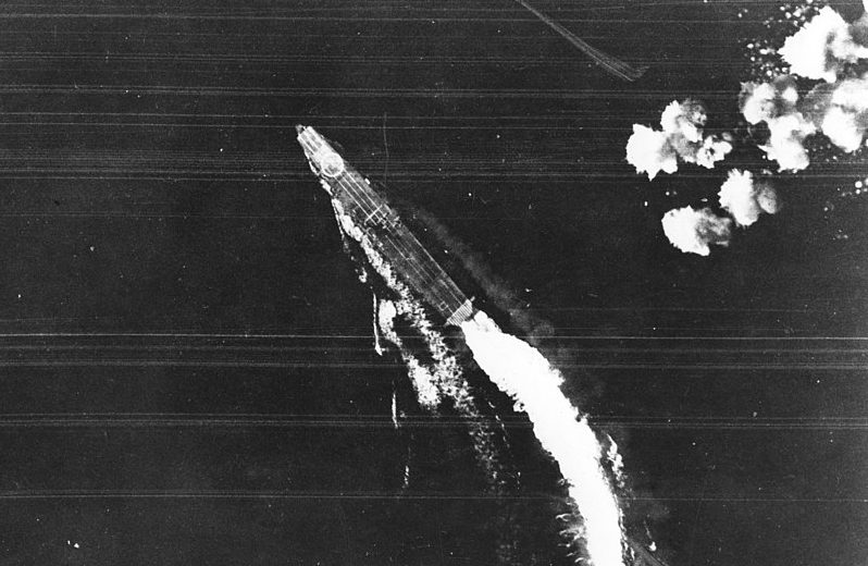 B-17 атакуют «Хирю».