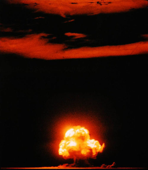 Испытание первой атомной бомбы «Тринити» на полигоне Аламогордо. 16 июля 1945 года.
