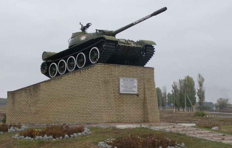 г. Валуйки. Памятный знак танкистам 201-й отдельной танковой бригады, освобождавшим город.