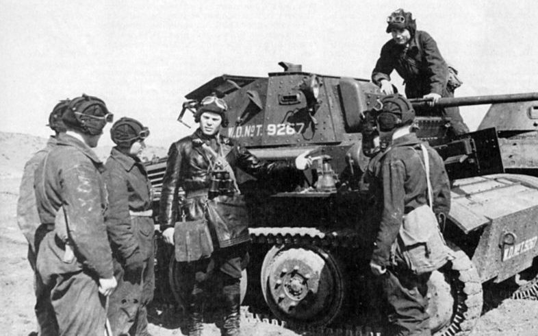 Советские танкисты и «Тетрарх» Mk VII у Нальчика. 1942 г.