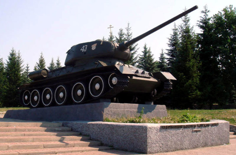 Памятник-танк Т-34-85.