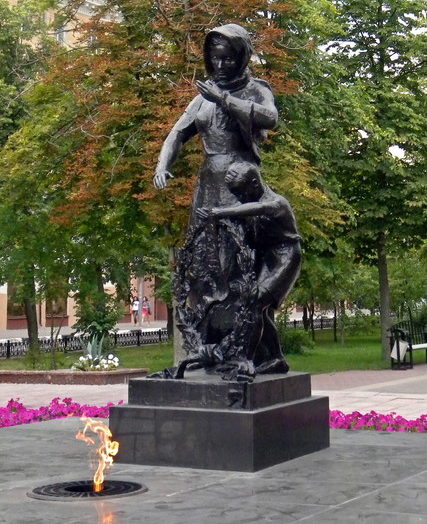 Скульптура «Скорбящая мать». 