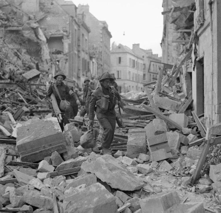 Разрушения в Кане. 10 июля 1944 г.