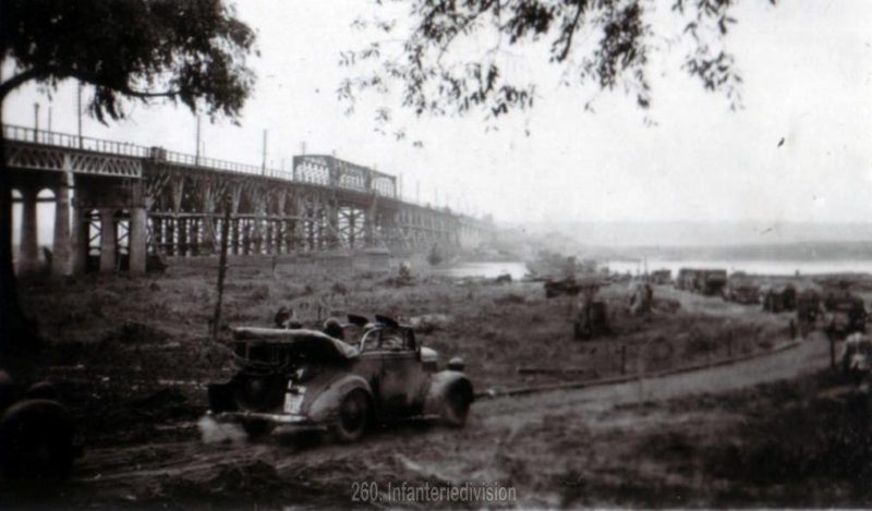 Немецкие войска занимают город. 9 сентября 1941 г.
