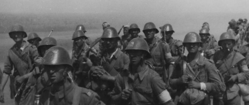 Румынская пехота на подходе к Майкопу. Август 1942 г.