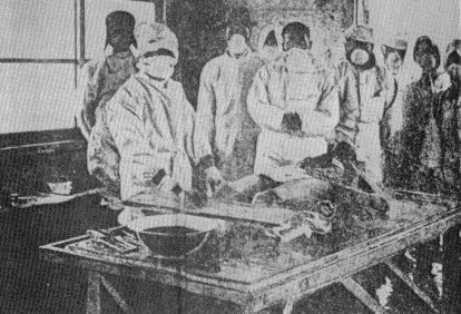 Сотрудники «Отряда 731», сделавшие вивисекцию беременной после изнасилования.